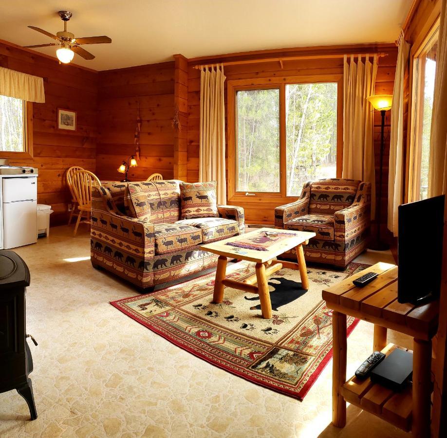 Mica Mountain Lodge & Log Cabins Tête Jaune Εξωτερικό φωτογραφία