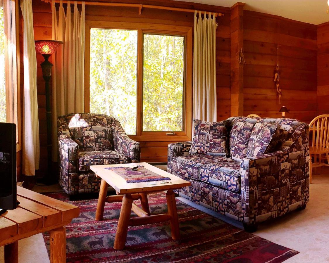 Mica Mountain Lodge & Log Cabins Tête Jaune Εξωτερικό φωτογραφία