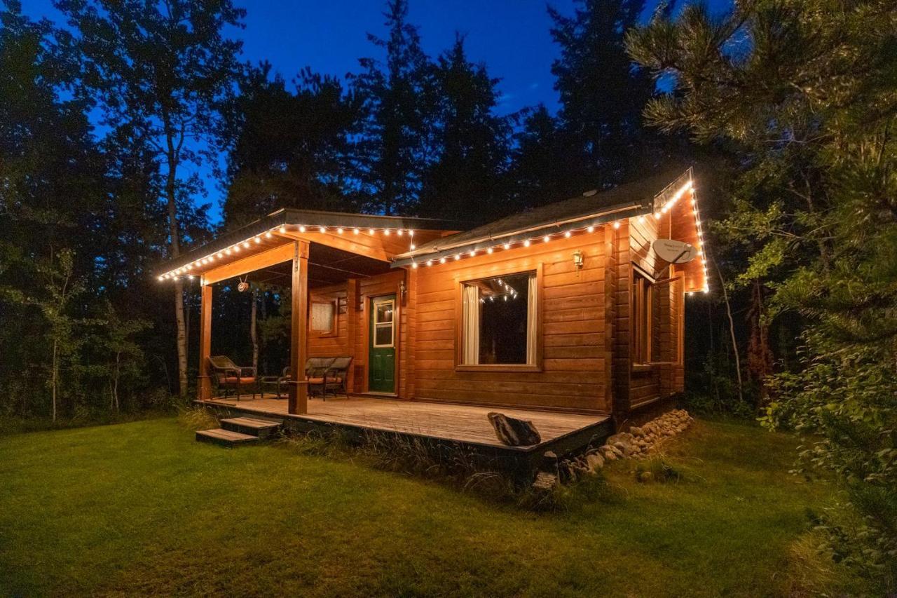 Mica Mountain Lodge & Log Cabins Tête Jaune Εξωτερικό φωτογραφία