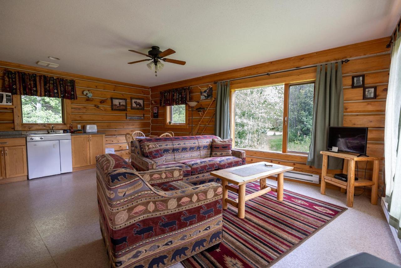 Mica Mountain Lodge & Log Cabins Tête Jaune Εξωτερικό φωτογραφία